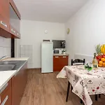 Adrijana I Miroslava *